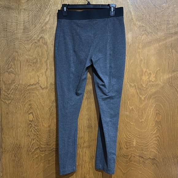 Talbots Grey Pull On Ankle Pants Size Medium - EUC - Picture 3 of 5